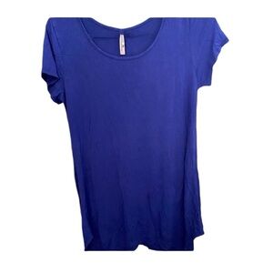 💙💙💙Surfer Line about a size woman’s medium, royal blue, short sleeve, blouse